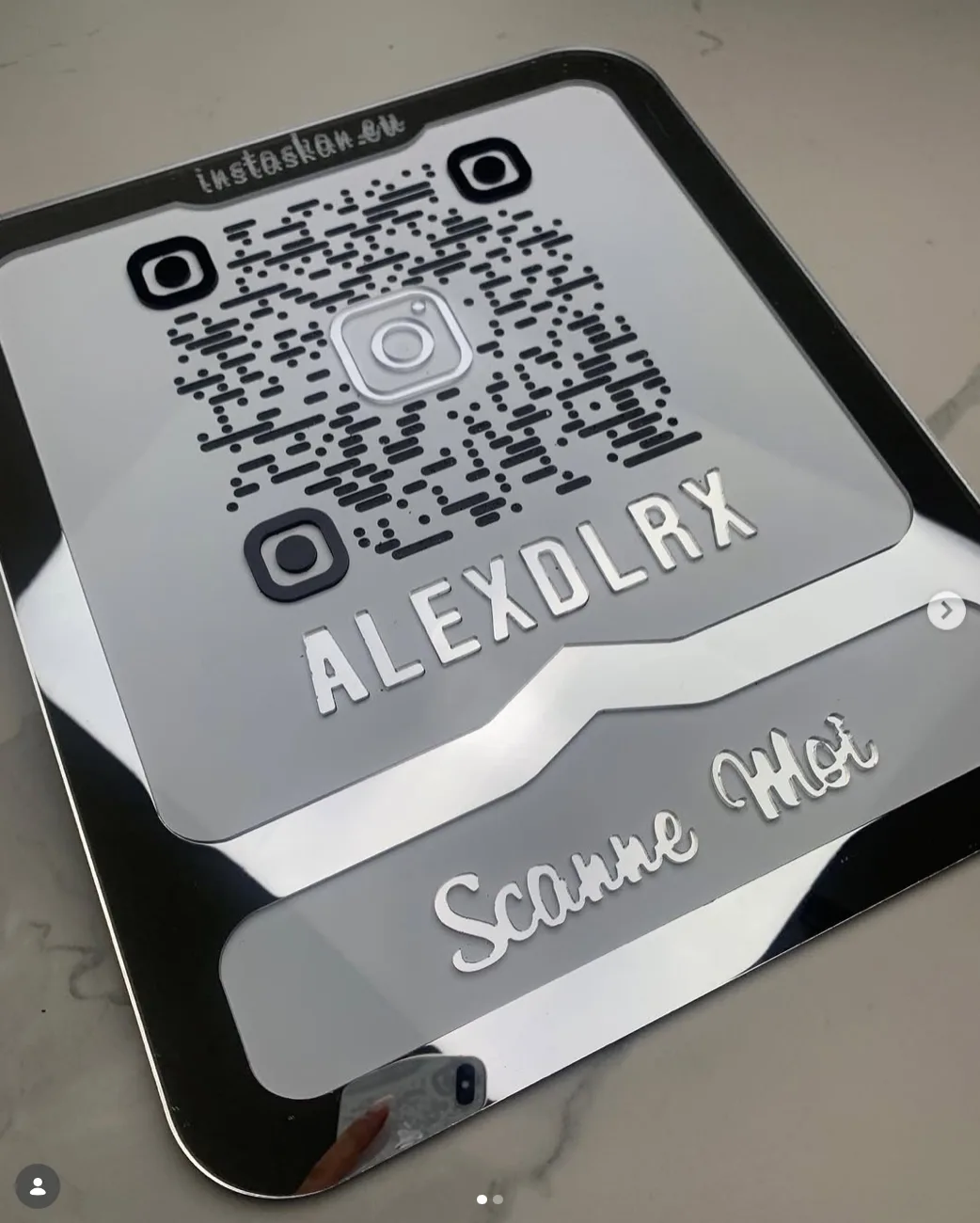 Custom QR stand Copper - Beauty Divine Clinic
