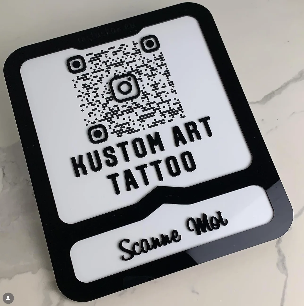 Custom QR stand Black - Kustom Art Tattoo